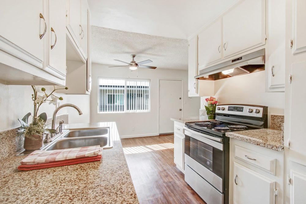 WOODMAN APARTMENTS Updated October 2024 72 Photos 8811 8825 Woodman, Arleta, California