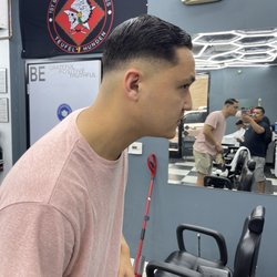 Traskilo Barber Shop - Low Skin fade photo from right.
