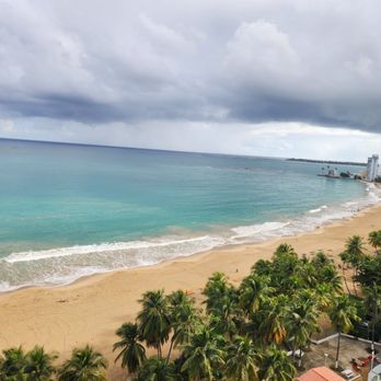 Isla Verde - Beautiful view of la playa de isla verde - Beaches Near Me