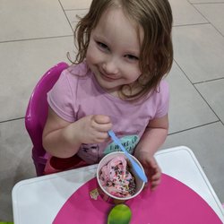 Menchie's Yogurt Shop