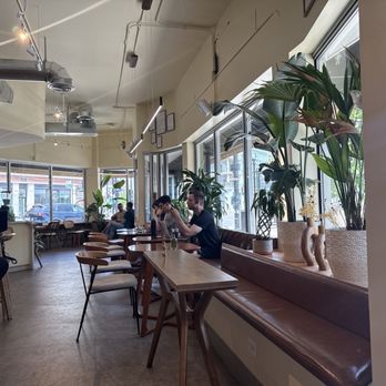 Queen B - Cafes Near Me - Chicago, Illinois