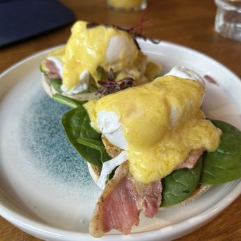 Slug & Lettuce - Eggs Benedict - Pubs Near Me - London, XGL Slug & Lettuce - Eggs Benedict - Pubs Near Me - London, XGL