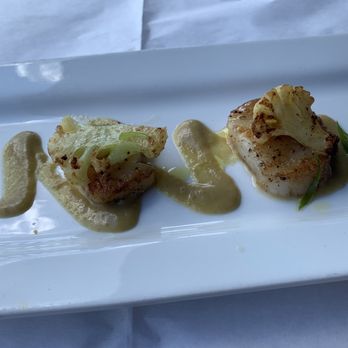 Gatsby's Landing - Seared Scallops Appetizer - New American Near Me - Roslyn, New York Gatsby's Landing - Seared Scallops Appetizer - New American Near Me - Roslyn, New York