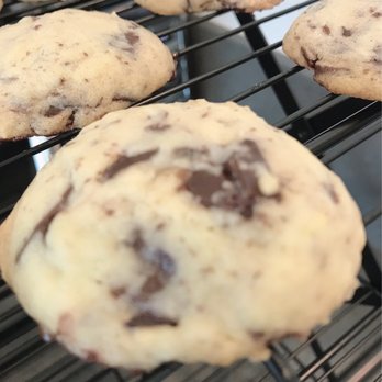 Lana's Famous Cookies - Lana's famous Chocolate Chip Cookies - Desserts Near Me
