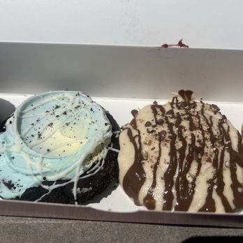 Crumbl - Riverton - Bakeries Near Me - Riverton, Utah
