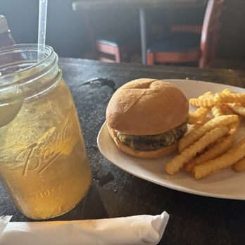 HogsHead Cafe - Cheeseburger with Arnold Palmer Sweet Tea - Barbeque Near Me - Richmond, Virginia