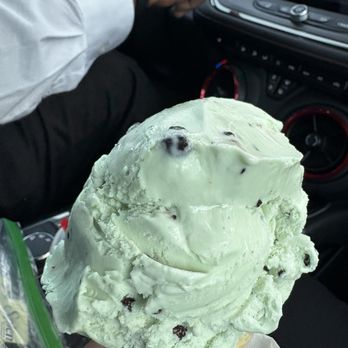 De Dee's Dairy - Ice Cream & Frozen Yogurt Near Me - Niagara Falls, New York De Dee's Dairy - Ice Cream & Frozen Yogurt Near Me - Niagara Falls, New York