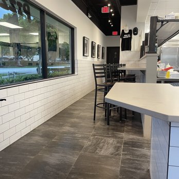 How Ya Dough'n Pizza - Dining area - Pizza Near Me - Boca Raton, Florida