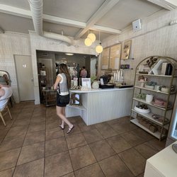 Daily Grind Coffee Bar - Inside