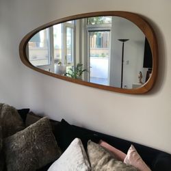 Jedi Handyman Services - A beautifully hung living room mirror