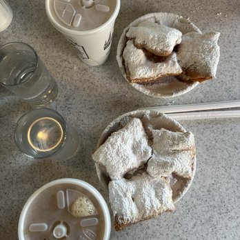 Cafe Du Monde - Cafes Near Me - New Orleans, Louisiana