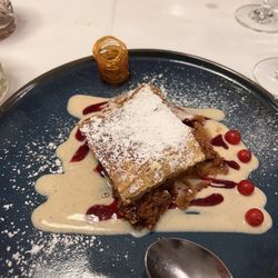 Restaurant Ragusa - Apple strudel! Yum