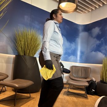 Lufthansa Senator Lounge - Airport Lounges Near Me
