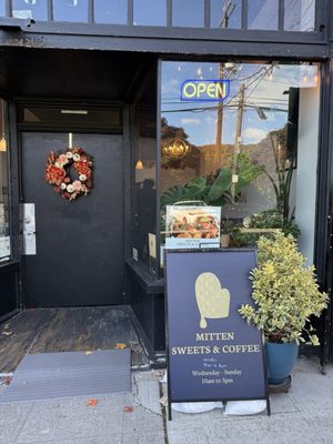 Mitten Sweets & Coffee by null