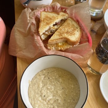Songbird - Combo and Mckaskle Farm Cheddar Grits - Breakfast & Brunch Near Me - St. Louis, Missouri