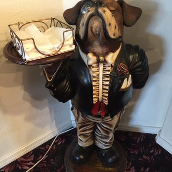 Lighthouse Inn - A very friendly and spiffy dog handing out napkins. - Hotels Near Me - Crescent City, California Lighthouse Inn - A very friendly and spiffy dog handing out napkins. - Hotels Near Me - Crescent City, California