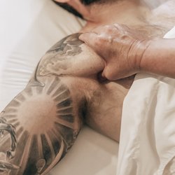 Harmony’s Mobile Massage Therapy - Experiencing shoulder tightness or pain.