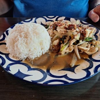 Thai Station Restaurant - Cashew chicken - Thai Near Me - Carrboro, North Carolina
