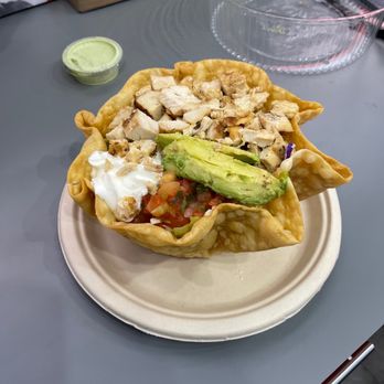 El Pollo Loco - Double Chicken Avocado Salad - Under 500 Calories - Fast Food Near Me - San Diego, California El Pollo Loco - Double Chicken Avocado Salad - Under 500 Calories - Fast Food Near Me - San Diego, California