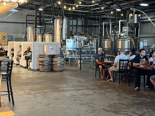 Elliott's BBQ Lounge by null