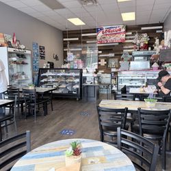 Panaderia Boricua - Cute interior with a few tables