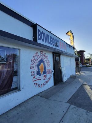 Bowlegged B.B.Q by null