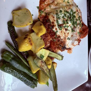 Cafe Luna - Veal with marinara sauce and mixed vegetables - Italian Near Me - San Diego, California Cafe Luna - Veal with marinara sauce and mixed vegetables - Italian Near Me - San Diego, California