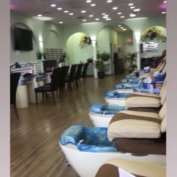 Foxy Nails - Empty salon around 3:30pm on a Tuesday, was kind of nice to be the only one there :-P - Nail Salons Near Me - El Paso, Texas
