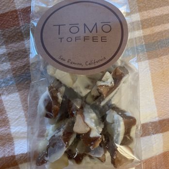 Tomo Toffee - White chocolate macadamia nut toffee - Chocolatiers & Shops Near Me Tomo Toffee - White chocolate macadamia nut toffee - Chocolatiers & Shops Near Me