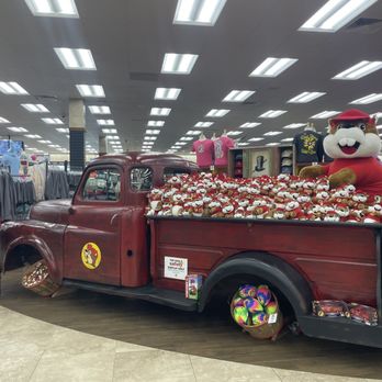 Buc-ee's - Truck of Buc-ee's - Gas Stations Near Me - Crossville, Tennessee