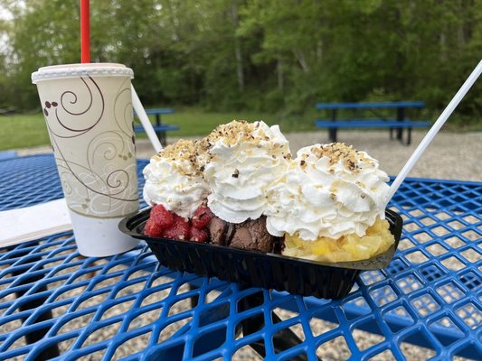 Lago's Ice Cream by null