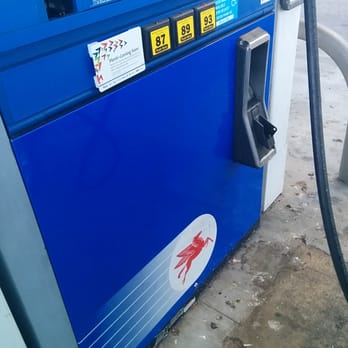 Mobil - Sticky gloop you stand in while you pump. With bird poop. - Gas Stations Near Me - Plantation, Florida Mobil - Sticky gloop you stand in while you pump. With bird poop. - Gas Stations Near Me - Plantation, Florida