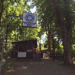 Schuhmannskeller - Der Eingang zum Schuhmannskeller von der Bischberger Hauptstraße kommend