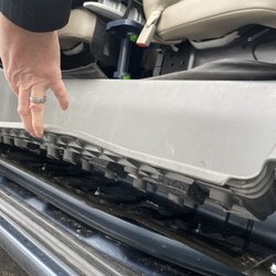 Midwest App - Side door step completely loose because all clips are missing