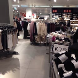 H&M - Aan het wacht