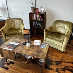 Trek Coffee House - Comfy chairs and free books!