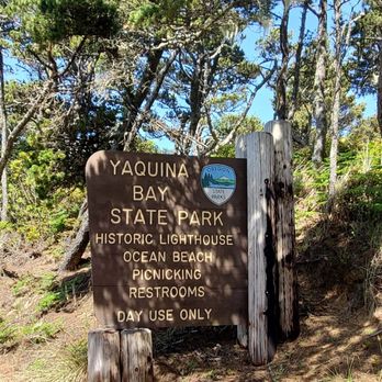 Yaquina Bay Lighthouse - Landmarks & Historical Buildings Near Me - Newport, Oregon