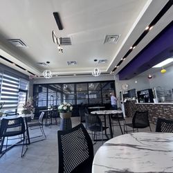 HK Tea - Open space with plenty of seating