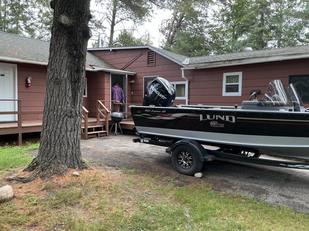 Emmaville Store & Cabins Logo