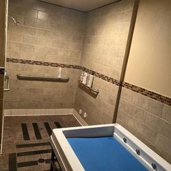 Miramar Relax Spa - Regular Shower for your convenience before and/or after your terrific massage