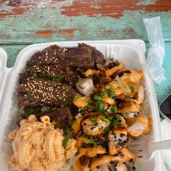 Da Bald Guy - Braised Boneless Kalbi Beef & Pan-Fried Poke - Food Trucks Near Me - Kahuku, Hawaii Da Bald Guy - Braised Boneless Kalbi Beef & Pan-Fried Poke - Food Trucks Near Me - Kahuku, Hawaii