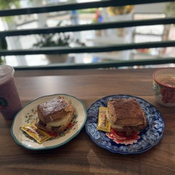 Gitana Cafe - Bacon egg and cheese with berry smoothie and Chai latte. - Cafes Near Me - Hermosa Beach, California