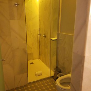 One Shot 04 - Bathroom with waterfall shower and nice lighting - Hotels Near Me - Madrid, M