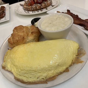 Briarpatch Restaurant - Southwest Omelette with a Side of Bacon - American Near Me - Winter Park, Florida
