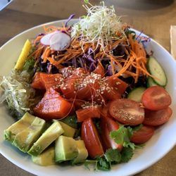 Kululu Cafe - Salmon Poké Bowl