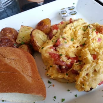 Starling Diner - Scrambled egg with roma tomatoes, applewood bacon and cheddar - New American Near Me - Long Beach, California Starling Diner - Scrambled egg with roma tomatoes, applewood bacon and cheddar - New American Near Me - Long Beach, California