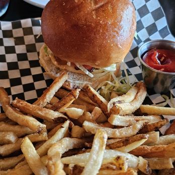 The Mugshot Tavern - Spicy crispy chicken - Bars Near Me - Toronto, Ontario The Mugshot Tavern - Spicy crispy chicken - Bars Near Me - Toronto, Ontario