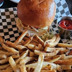 The Mugshot Tavern - Spicy crispy chicken