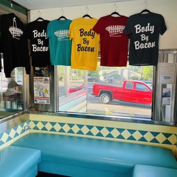 Broadway Diner - Foyer - American Near Me - Baraboo, Wisconsin