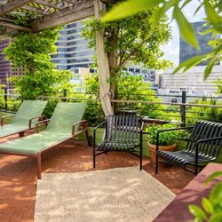 High Five Rooftop Pool & Bar - Luxury Cabana